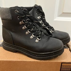 Target Cat & Jack black combat boots